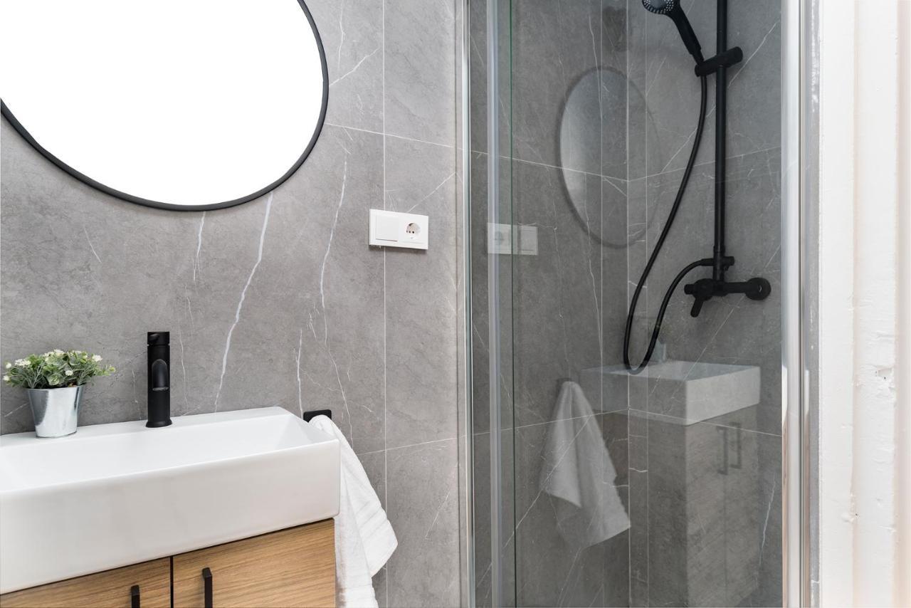 Apartamento Plaza De La Merced 4 Habitaciones Málaga Dış mekan fotoğraf
