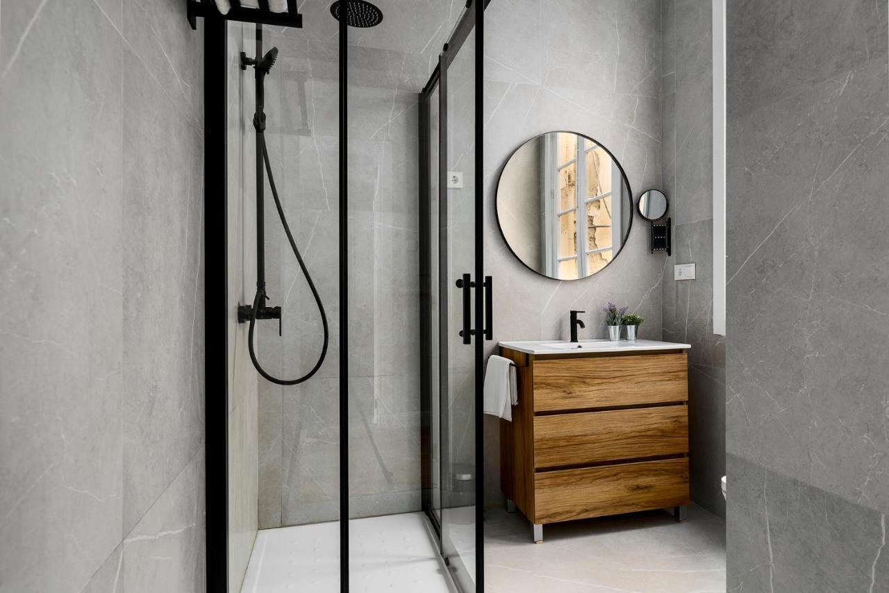 Apartamento Plaza De La Merced 4 Habitaciones Málaga Dış mekan fotoğraf